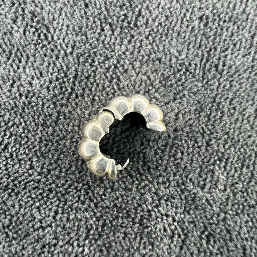 RETIRED Pandora Ribbed Grooved Clip Charm - Picture 3 of 4
